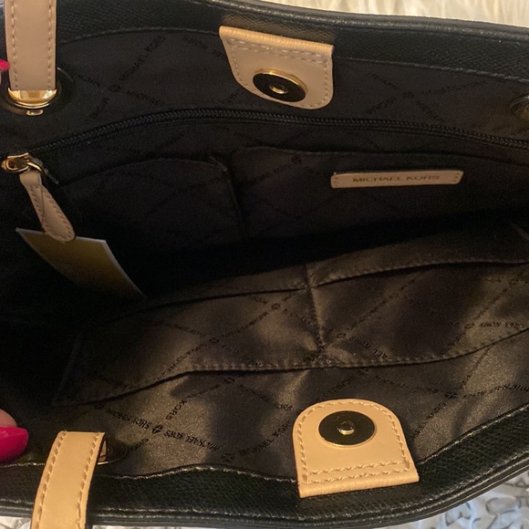 Michael Kors Jet Set Tote NWT - Picture 4 of 5